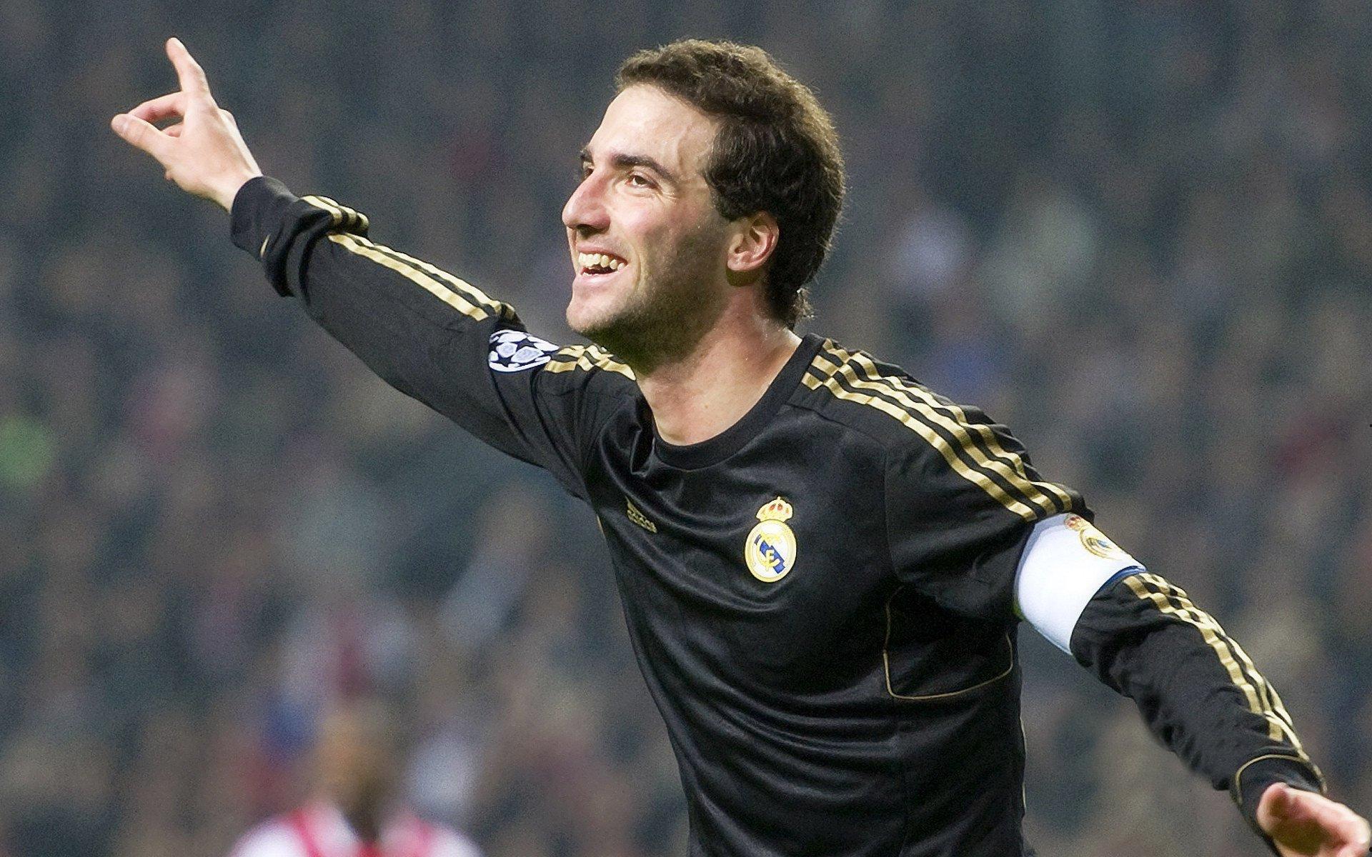 【熊猫体育】防守艺术新标杆!怀特创英超十年唯一纪录,单场六抢断六解围铸就枪手铁闸